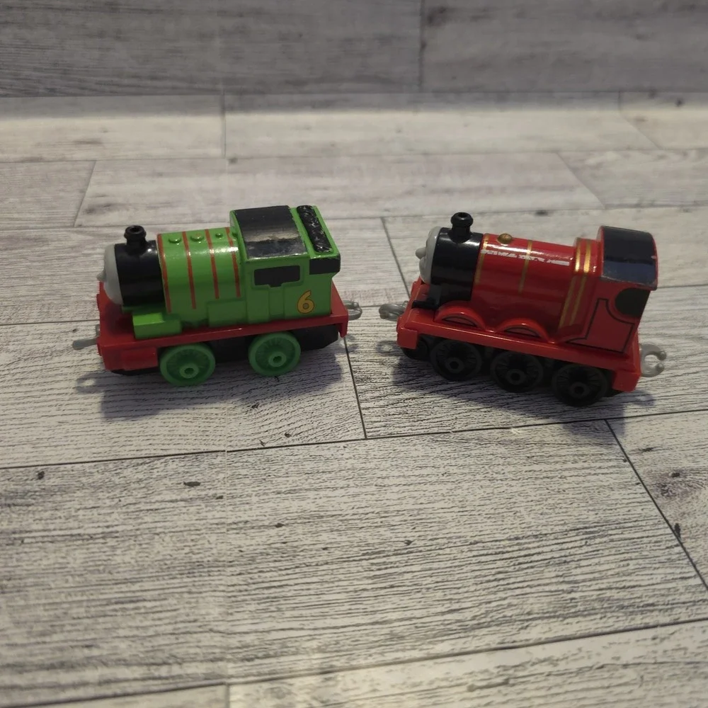 Thomas Train Friends Trackmaster Diecast Push Along Percy Thomas James  Lot Of 2